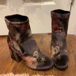 🖤Velvet Booties👢